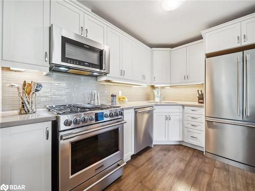 35 Grace Crescent Crescent, Oro-Medonte, ON - Indoor Photo Showing Kitchen With Upgraded Kitchen