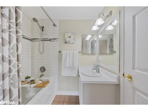 3 Wessenger Drive, Barrie, ON - Indoor Photo Showing Bathroom