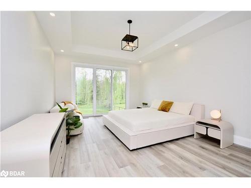 527 Mapleview Drive E, Innisfil, ON - Indoor Photo Showing Bedroom