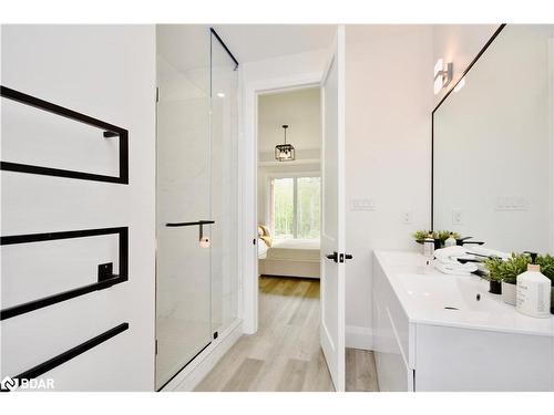 527 Mapleview Drive E, Innisfil, ON - Indoor Photo Showing Bathroom