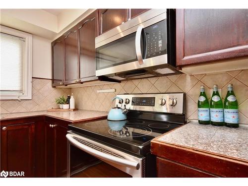 2 Lewis Lane, Barrie, ON - Indoor Photo Showing Kitchen