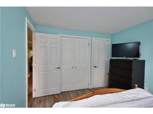 2 Lewis Lane, Barrie, ON - Indoor Photo Showing Bedroom