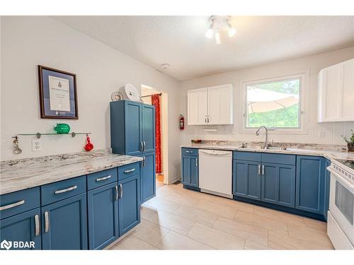 9820 Highway 12, Oro-Medonte, ON - Indoor Photo Showing Kitchen With Double Sink