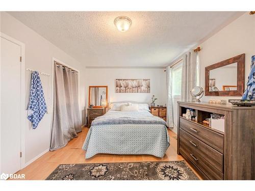 9820 Highway 12, Oro-Medonte, ON - Indoor Photo Showing Bedroom