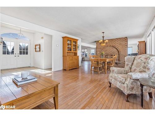 4628 10Th Line, New Tecumseth, ON - Indoor Photo Showing Living Room