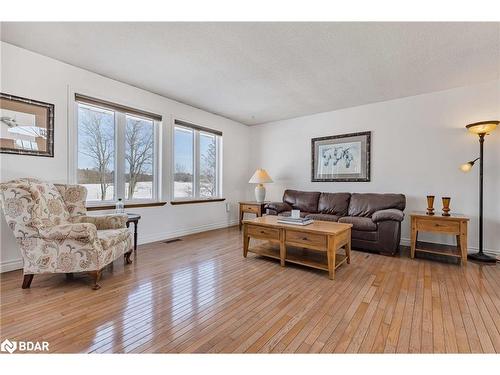 4628 10Th Line, New Tecumseth, ON - Indoor Photo Showing Living Room