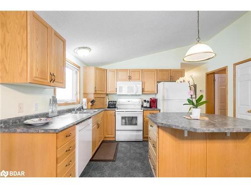 2 St James Place, Wasaga Beach, ON - Indoor Photo Showing Kitchen