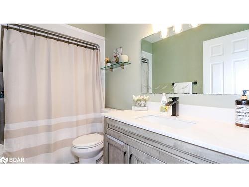 15 Forest Dale Drive, Barrie, ON - Indoor Photo Showing Bathroom