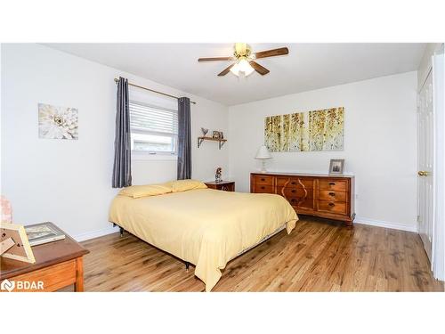 15 Forest Dale Drive, Barrie, ON - Indoor Photo Showing Bedroom