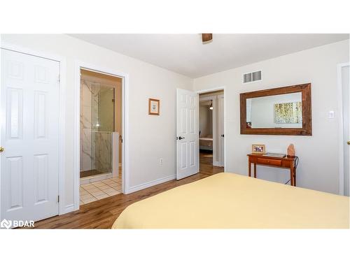 15 Forest Dale Drive, Barrie, ON - Indoor Photo Showing Bedroom