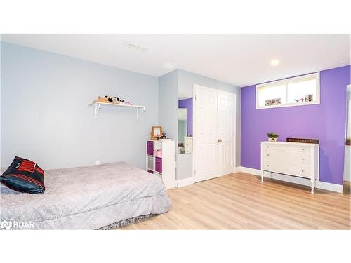 15 Forest Dale Drive, Barrie, ON - Indoor Photo Showing Bedroom