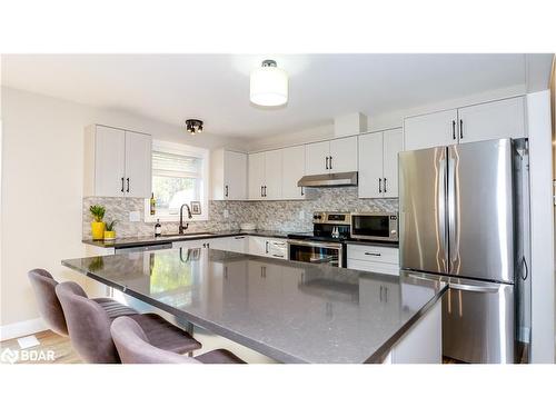 15 Forest Dale Drive, Barrie, ON - Indoor Photo Showing Kitchen With Upgraded Kitchen