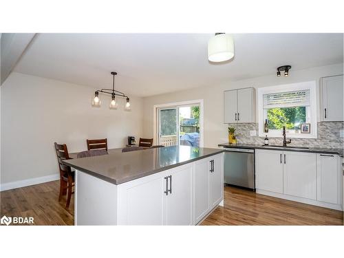 15 Forest Dale Drive, Barrie, ON - Indoor Photo Showing Kitchen