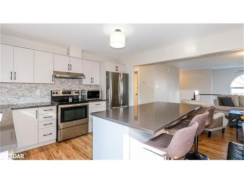 15 Forest Dale Drive, Barrie, ON - Indoor Photo Showing Kitchen