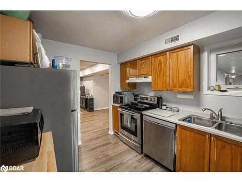 35-119 D'Ambrosio Drive, Barrie, ON - Indoor Photo Showing Kitchen With Double Sink