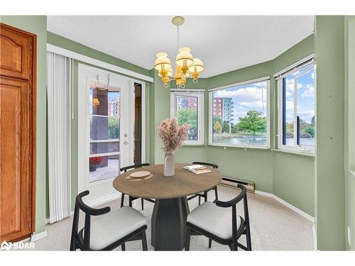 14-54 Blue Springs Drive, Waterloo, ON - Indoor Photo Showing Dining Room