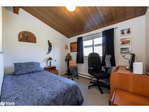 67 Lake Avenue, Brechin, ON - Indoor Photo Showing Bedroom