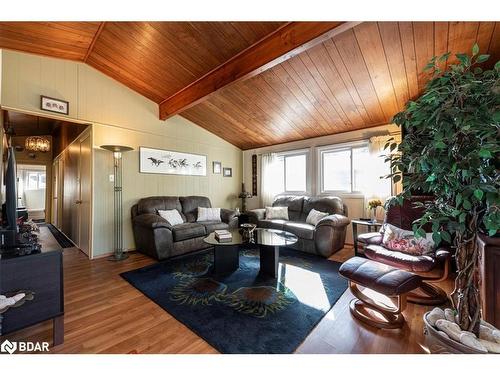 67 Lake Avenue, Brechin, ON - Indoor Photo Showing Living Room