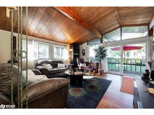 67 Lake Avenue, Brechin, ON - Indoor Photo Showing Living Room