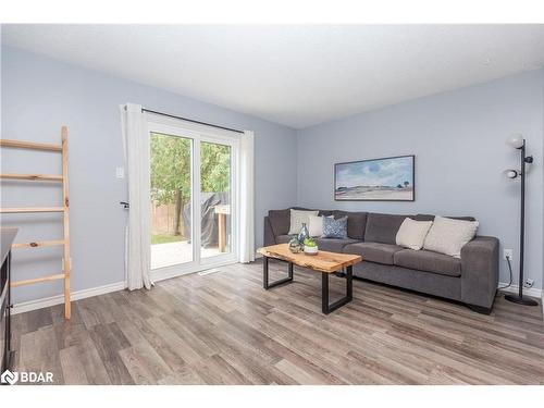 63 Elizabeth Street, Barrie, ON - Indoor Photo Showing Living Room