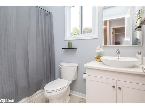 63 Elizabeth Street, Barrie, ON - Indoor Photo Showing Bathroom