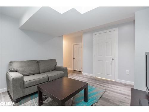 63 Elizabeth Street, Barrie, ON - Indoor Photo Showing Living Room