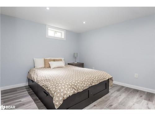 63 Elizabeth Street, Barrie, ON - Indoor Photo Showing Bedroom