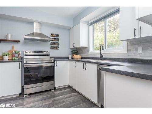 63 Elizabeth Street, Barrie, ON - Indoor Photo Showing Kitchen