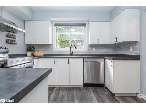 63 Elizabeth Street, Barrie, ON - Indoor Photo Showing Kitchen