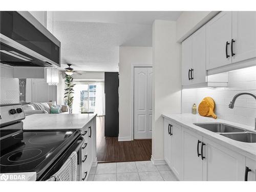 405-39 Ferndale Drive S, Barrie, ON - Indoor Photo Showing Kitchen With Double Sink With Upgraded Kitchen