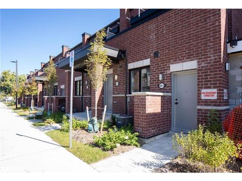 16-220 Dissette Street, Bradford, ON - Outdoor With Facade