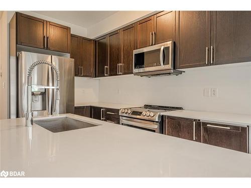 88 Village Gate Drive, Wasaga Beach, ON - Indoor Photo Showing Kitchen With Stainless Steel Kitchen With Upgraded Kitchen