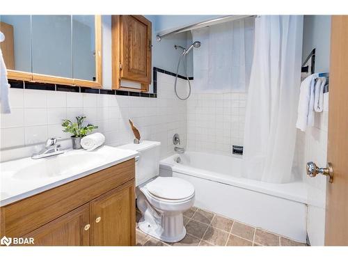 20 Newton Street, Barrie, ON - Indoor Photo Showing Bathroom