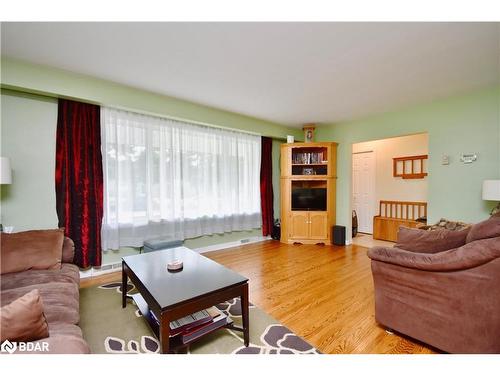 51 Glenwood Drive, Barrie, ON - Indoor Photo Showing Living Room