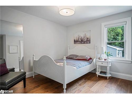 3 St Vincent Square, Barrie, ON - Indoor Photo Showing Bedroom