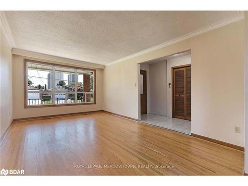 70 Saint Andrews Boulevard, Etobicoke, ON - Indoor Photo Showing Living Room