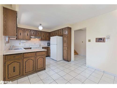 70 Saint Andrews Boulevard, Etobicoke, ON - Indoor Photo Showing Kitchen