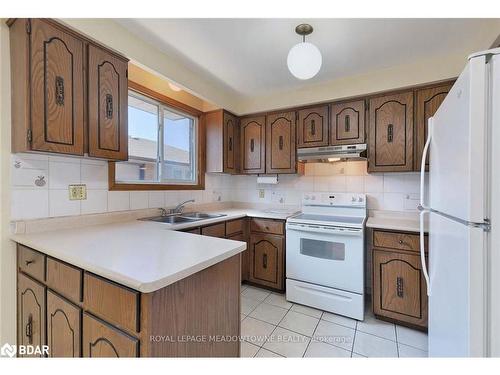 70 Saint Andrews Boulevard, Etobicoke, ON - Indoor Photo Showing Kitchen With Double Sink