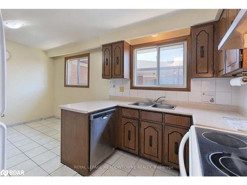 70 Saint Andrews Boulevard, Etobicoke, ON - Indoor Photo Showing Kitchen With Double Sink