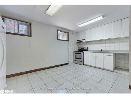 70 Saint Andrews Boulevard, Etobicoke, ON - Indoor Photo Showing Kitchen