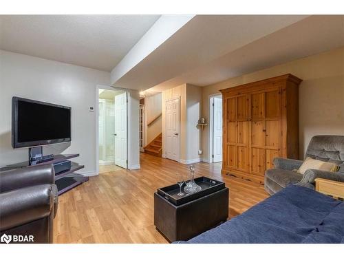 38 Lamers Rd, New Lowell, ON - Indoor Photo Showing Living Room