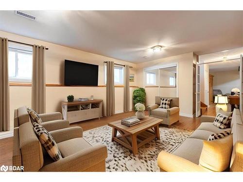 38 Lamers Rd, New Lowell, ON - Indoor Photo Showing Living Room