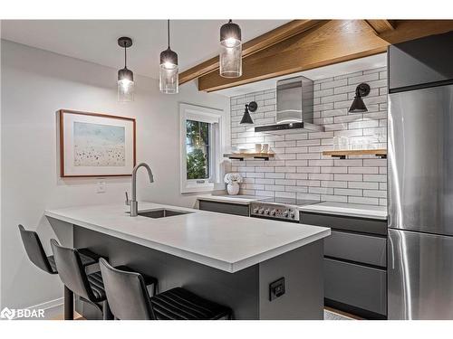 3 St Vincent Square, Barrie, ON - Indoor Photo Showing Kitchen With Upgraded Kitchen