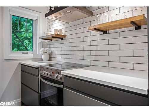 3 St Vincent Square, Barrie, ON - Indoor Photo Showing Kitchen