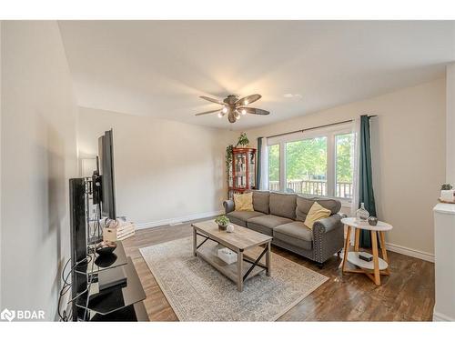 377 Fitton Street, Midland, ON - Indoor Photo Showing Living Room