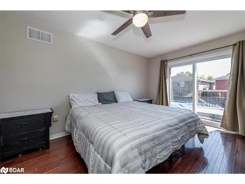 32 Majesty Boulevard, Barrie, ON - Indoor Photo Showing Bedroom