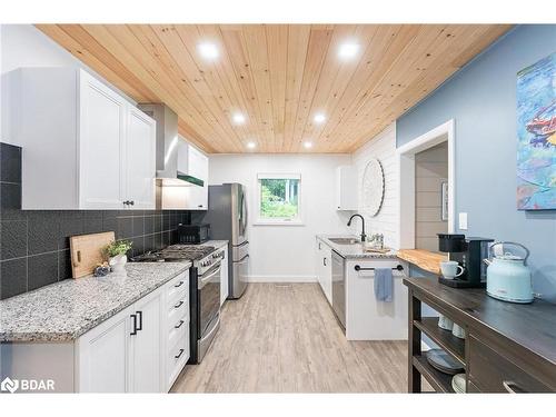 328 Cedar Avenue, Meaford, ON - Indoor Photo Showing Kitchen With Upgraded Kitchen