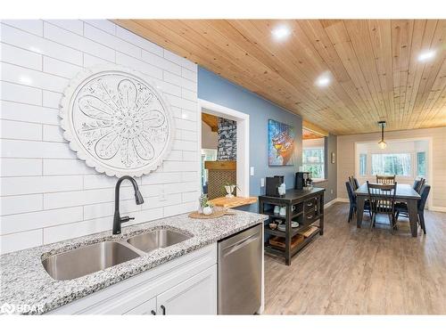 328 Cedar Avenue, Meaford, ON - Indoor Photo Showing Kitchen With Double Sink