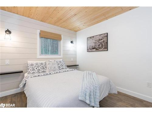 328 Cedar Avenue, Meaford, ON - Indoor Photo Showing Bedroom