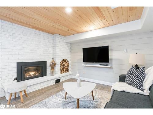 328 Cedar Avenue, Meaford, ON - Indoor Photo Showing Living Room With Fireplace